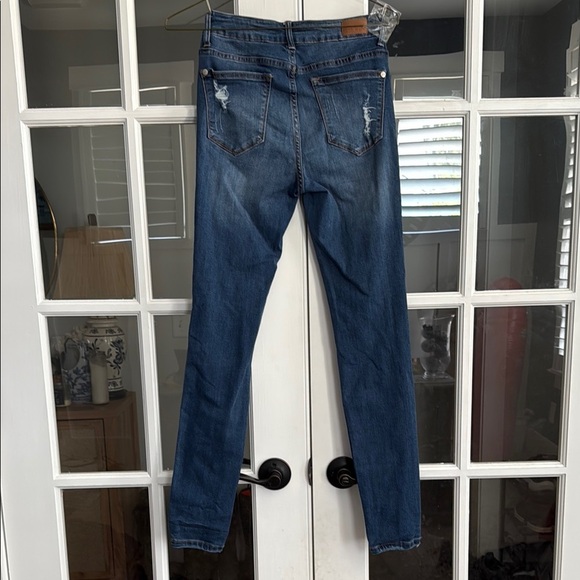 Judy Blue Distressed Jeans - Picture 4 of 4